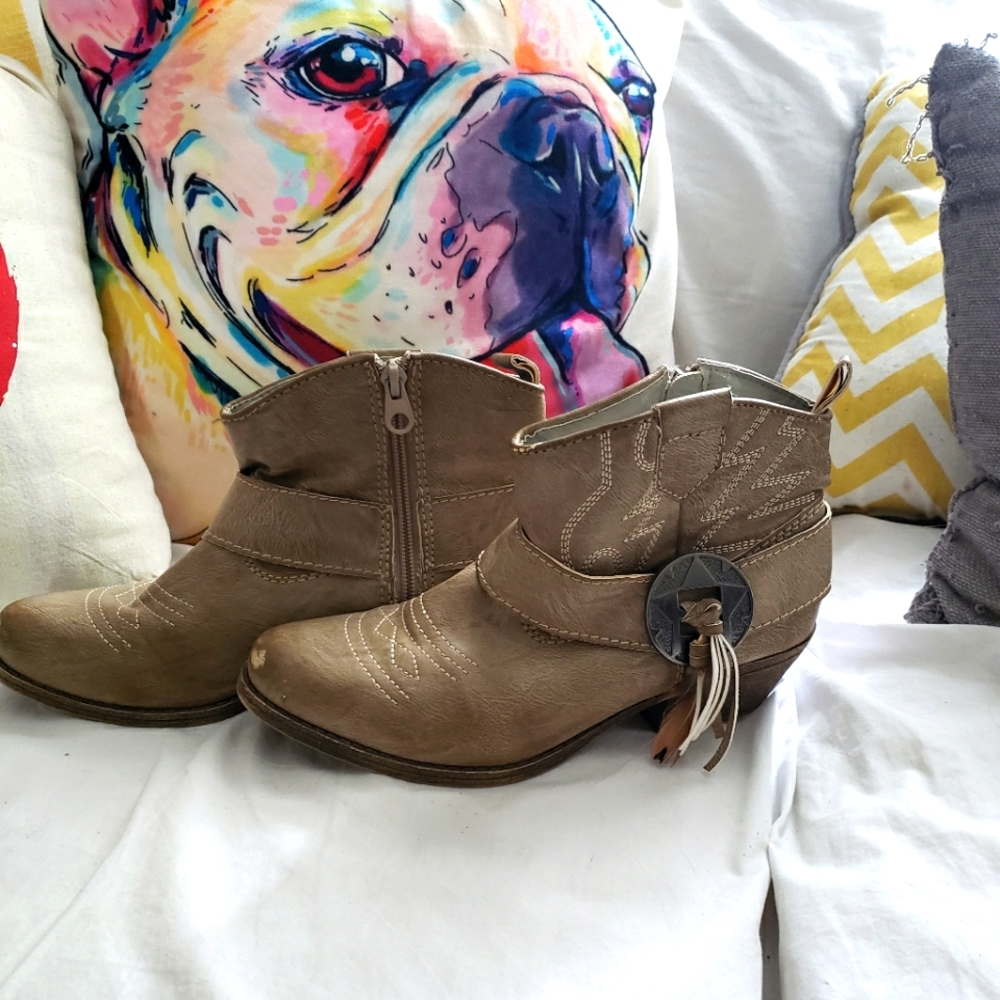 Big Buddha ankle boots